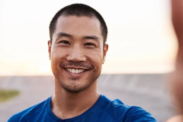 files/depositphotos_151133958-stock-photo-man-taking-selfie.webp